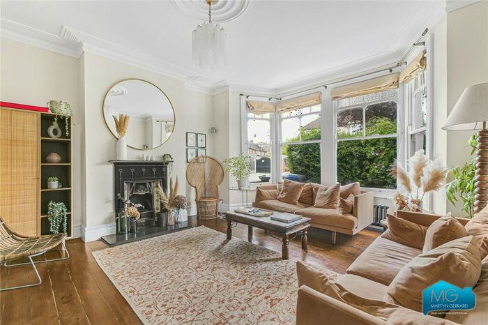 4 Bedroom Semi-Detached House To Rent In Queens Avenue, Whetstone, London, N20