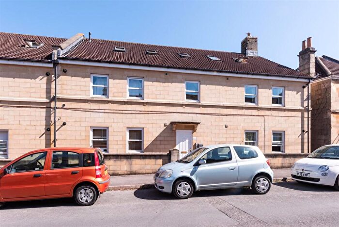 2 Bedroom Flat To Rent In Albany Road, Bath, BA2