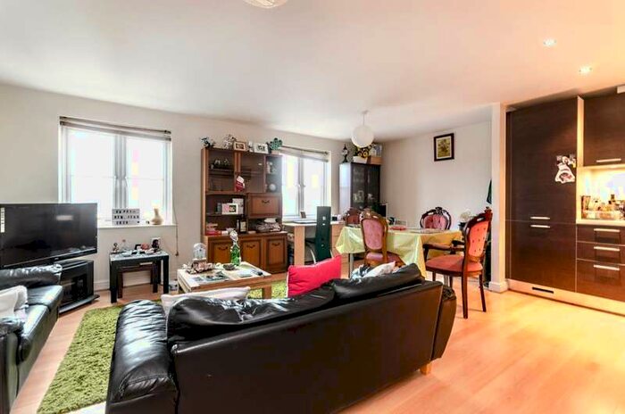 2 Bedroom Flat To Rent In Goldsworth Road, Woking, GU21