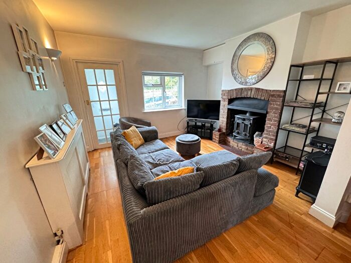 2 Bedroom End Of Terrace House For Sale In Church Road, Streatley, Luton, LU3