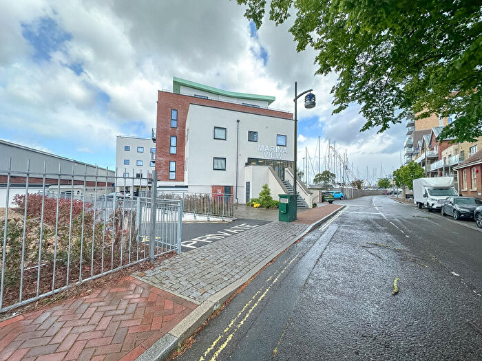 2 Bedroom Flat To Rent In Marina View, Mumby Road, Gosport, PO12