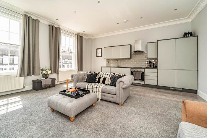 1 Bedroom Flat To Rent In High Street, RH4