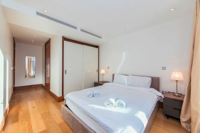 3 Bedroom Flat To Rent In Baker Street, London, NW1