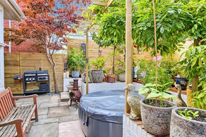 2 Bedroom Flat For Sale In Studland Road, Alum Chine, Bournemouth, Dorset, BH4