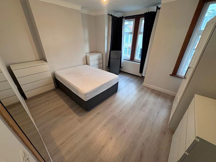 4 Bedroom End Of Terrace House To Rent In Central Park Road, E6