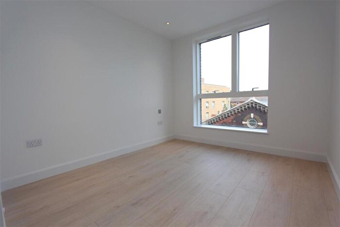 2 Bedroom Apartment To Rent In Lang Court, Smithfield Square, Hornsey, N8
