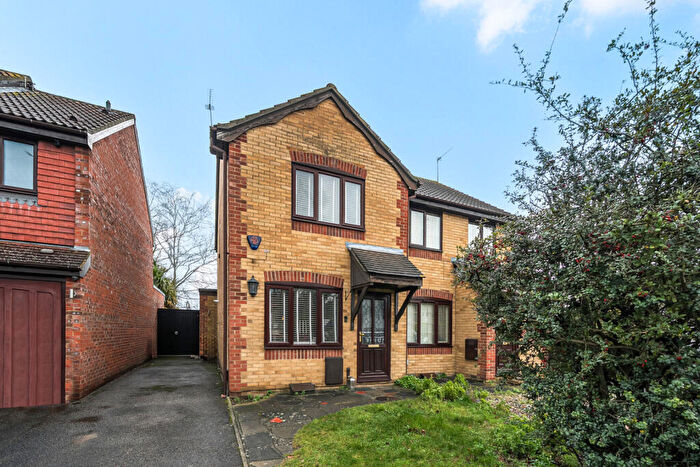 2 Bedroom Semi Detached House For Sale In Woollett Close, Crayford, Dartford, DA1