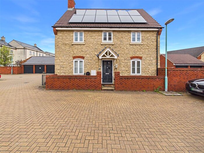 3 Bedroom Detached House For Sale In Walnut Close, Brockworth, Gloucester, Gloucestershire, GL3