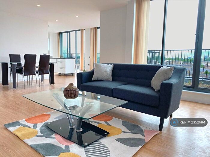 2 Bedroom Flat To Rent In Park Village East, London, NW1