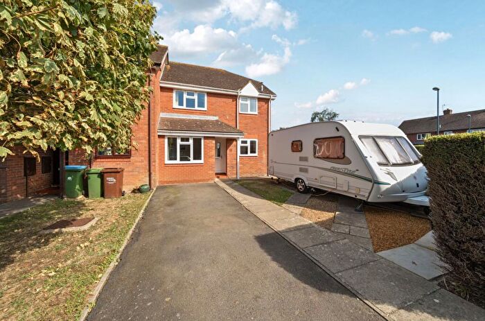 3 Bedroom End Of Terrace House For Sale In Aspen Way, Middleton-On-Sea, PO22