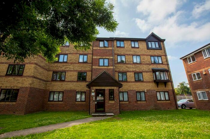 1 Bedroom Flat To Rent In Greenslade Road, Barking, IG11