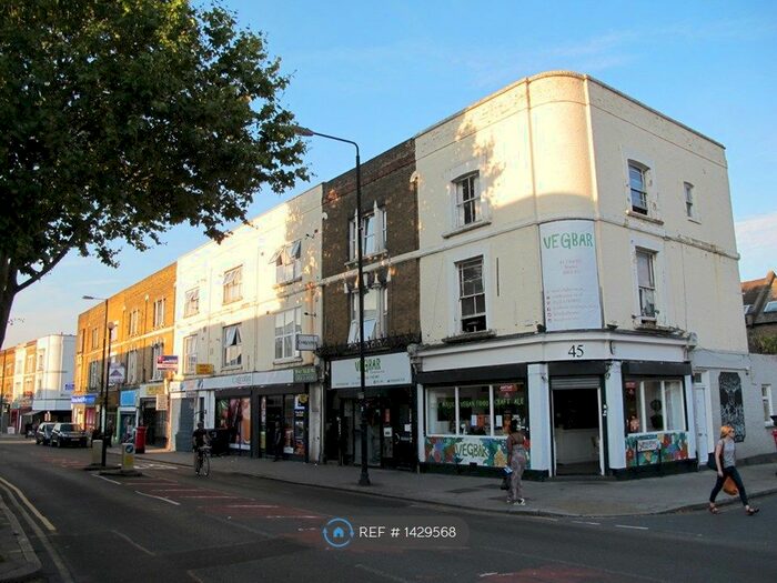 2 Bedroom Flat To Rent In Top Floor, London, SW2