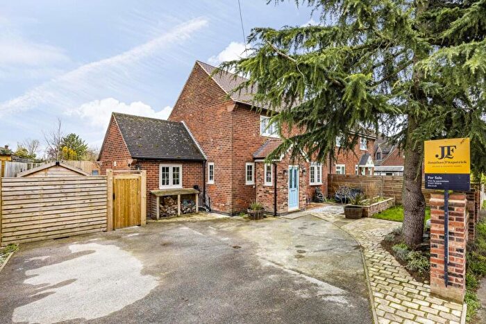 3 Bedroom Semi-Detached House For Sale In Alexander Road, Farnsfield, NG22