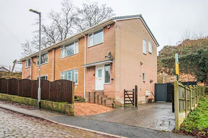 3 Bedroom Semi Detached House For Sale In Castle Garth, Pontefract, WF8