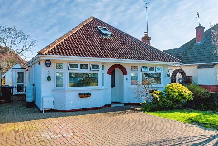 2 Bedroom Bungalow For Sale In Northlands Road, Totton, Southampton, Hampshire, SO40