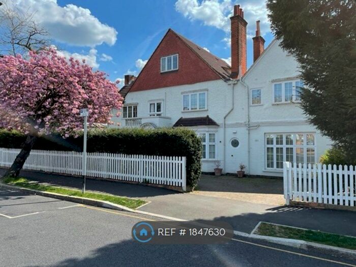 2 Bedroom Flat To Rent In Cottenham Park Road, London, SW20