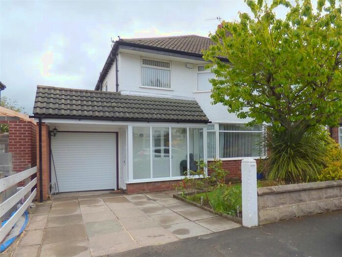 4 Bedroom Semi-Detached House To Rent In Pine Tree, Huyton, Liverpool L36