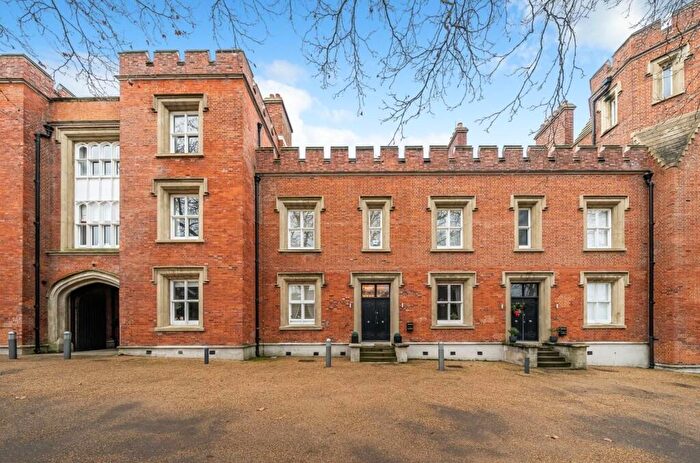 3 Bedroom House To Rent In Wellesley Road, Canary Wharf, SE18