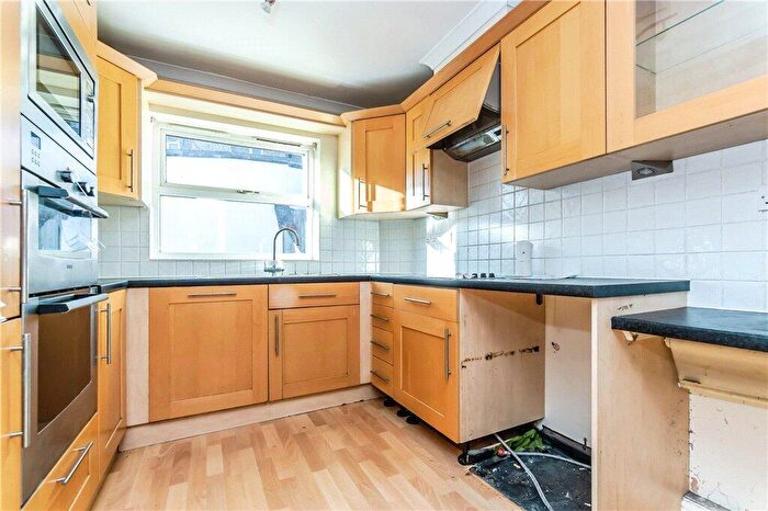 2 Bedroom Flat For Sale In Nottingham Road, South Croydon, CR2