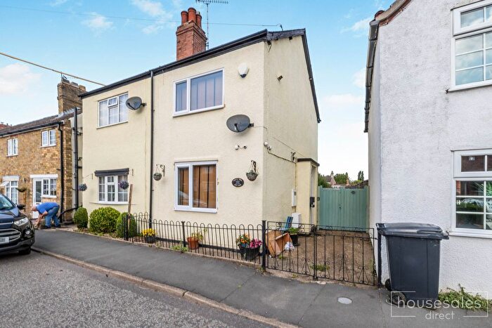 2 Bedroom Semi-Detached House For Sale In Silver Street Bardney, Lincoln, LN3