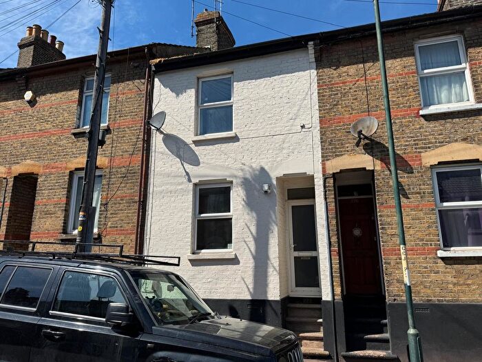 2 Bedroom Terraced House To Rent In Castle Road, Chatham, ME4