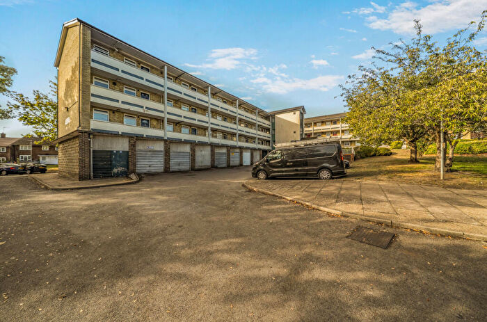 1 Bedroom Apartment For Sale In South Lynn Crescent, Bracknell, RG12