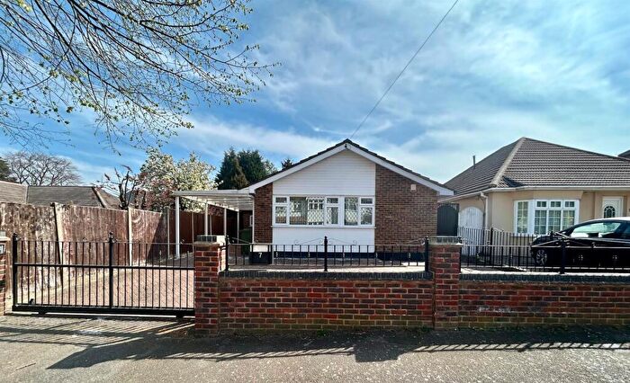 3 Bedroom Bungalow To Rent In St. Georges Avenue, Hornchurch, RM11