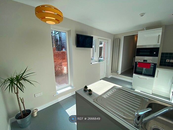 5 Bedroom Terraced House To Rent In Gainsborough Road, Liverpool, L15