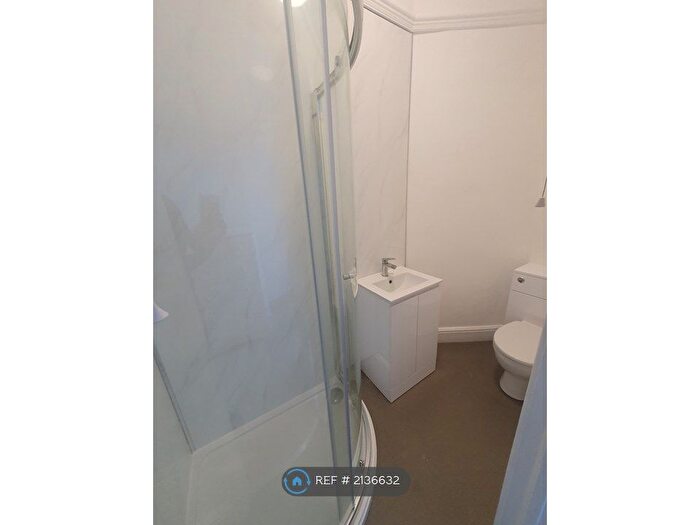 1 Bedroom Flat To Rent In Roundhay, Leeds, LS8