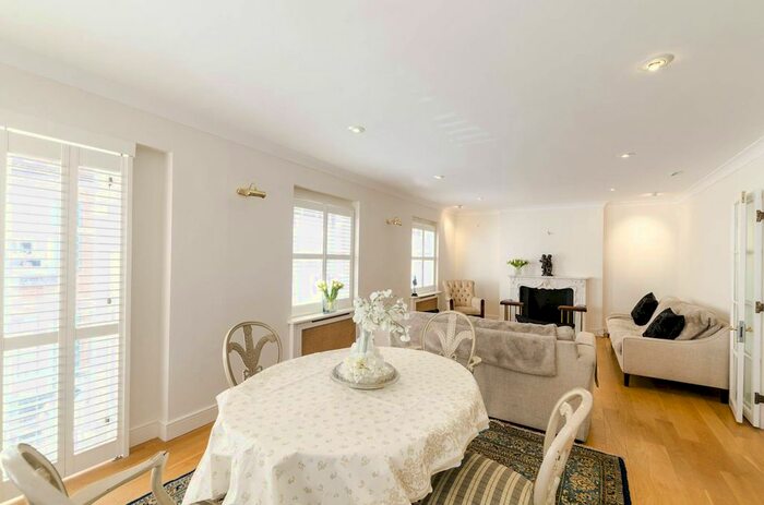 2 Bedroom End Of Terrace House To Rent In Lowndes Close, Belgravia, London, SW1X