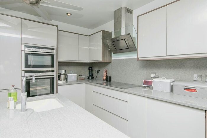 3 Bedroom Bungalow For Sale In Wick Lane, Harwich, CO12