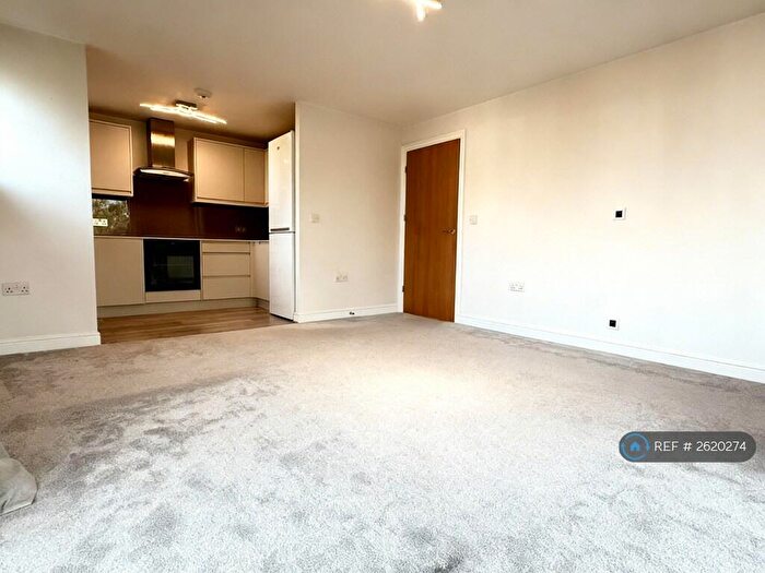 2 Bedroom Flat To Rent In Finlay Court, Crawley, RH10