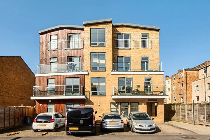 2 Bedroom Flat For Sale In Palace Road, London, SE19