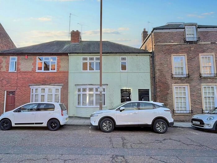 3 Bedroom Semi-Detached House For Sale In Hallgarth Street, City Centre, Durham, County Durham, DH1