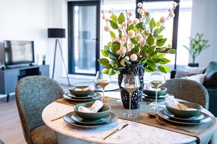 2 Bedroom Apartment To Rent In York Road, Leeds, West Yorkshire, LS9