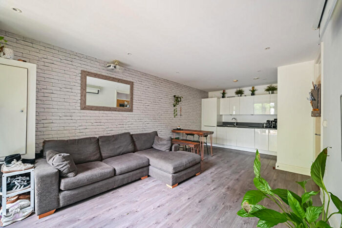 2 Bedroom Flat For Sale In Barry Blandford Way, , Bow, London, E3