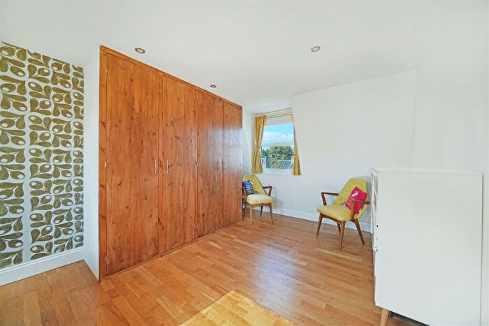 2 Bedroom Flat For Sale In Ferntower Road, London, N5