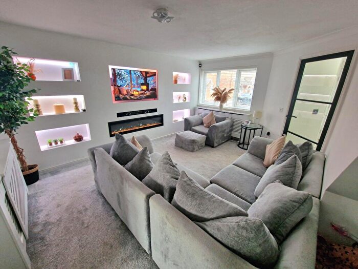 3 Bedroom End Of Terrace House For Sale In Hatters Court, Bedworth, Warwickshire, CV12