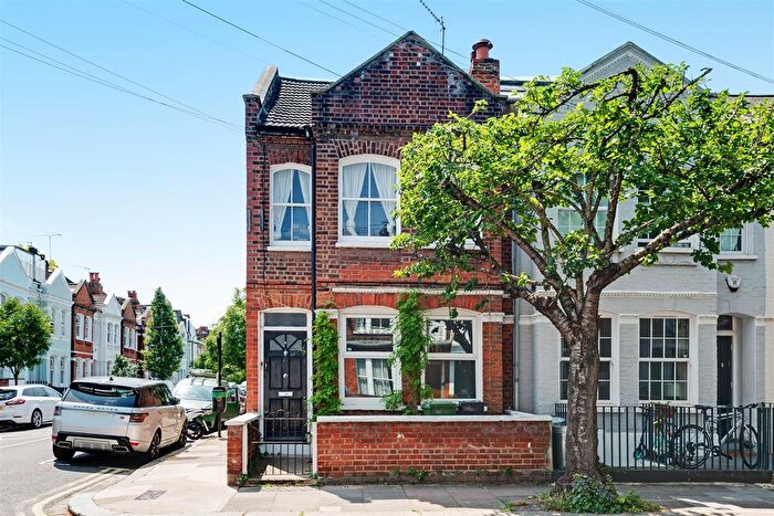 2 Bedroom Flat For Sale In Hazlebury Road, Fulham, SW6