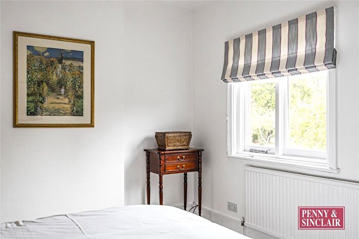 3 Bedroom Detached House To Rent In The Warren, RG4