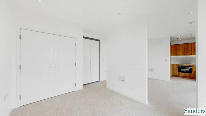 Studio To Rent In Tapestry Way, Whitechapel, London, E1