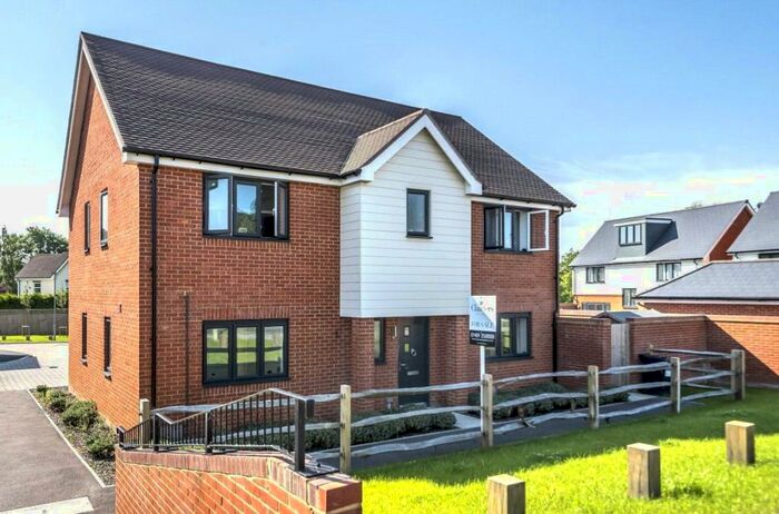 2 Bedroom Maisonette To Rent In Claypit Copse, Bursledon, Southampton, Hampshire, SO31