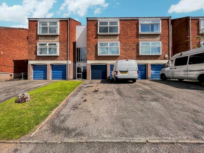 1 Bedroom Flat To Rent In Glynn Crescent, Halesowen, B63