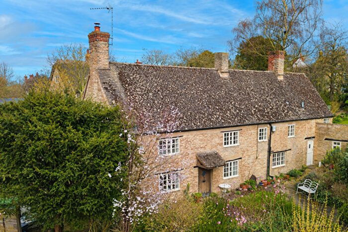 4 Bedroom Detached House For Sale In Buckingham Cottage, Aynho, OX17