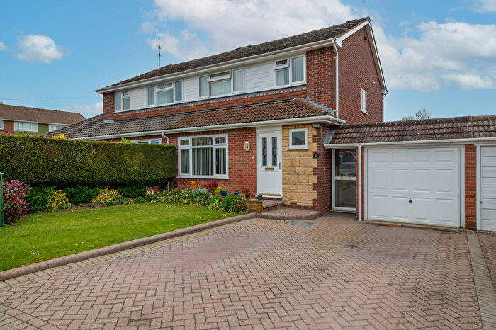 3 Bedroom Semi Detached House For Sale In Lensyd Gardens, Lovedean, PO8