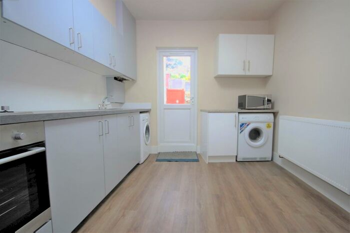 4 Bedroom Flat To Rent In Durham Rise, London, SE18