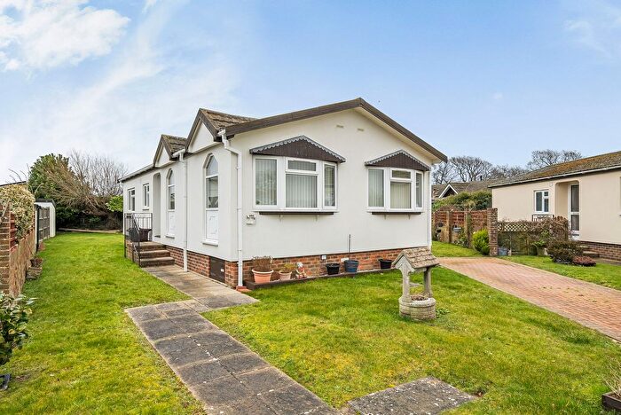 2 Bedroom Mobile/park Home For Sale In Oaktree Close, Nyetimber, Bognor Regis, PO21