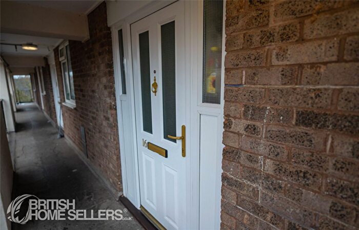 3 Bedroom Flat For Sale In Pluto Close, Leicester, Leicestershire, LE2