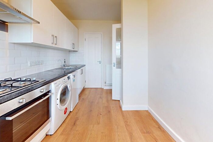 2 Bedroom Flat For Sale In Cazenove Road, Stoke Newington, N16
