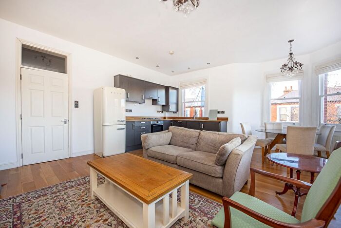 2 Bedroom Flat To Rent In Clevedon Road, Twickenham, TW1